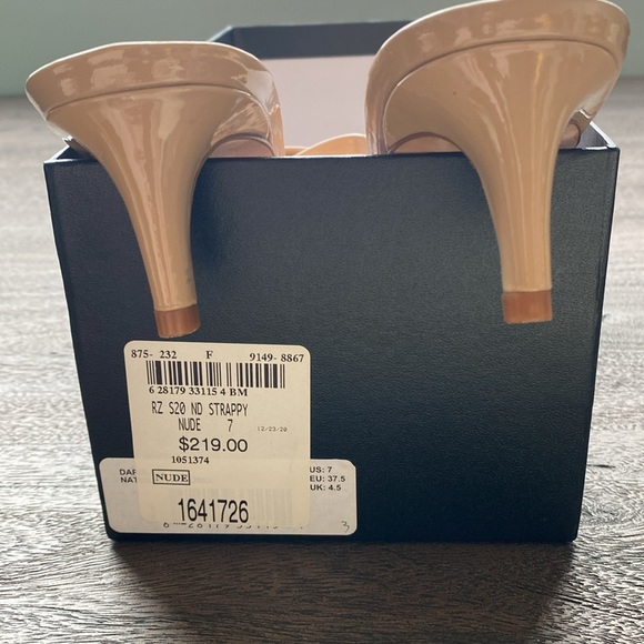 Patent leather nude mules - Picture 3 of 5